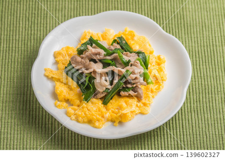 Stir-fried pork and chives with eggs Stir-fried pork and chives with eggs 139602327