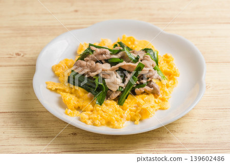 Stir-fried pork and chives with eggs Stir-fried pork and chives with eggs 139602486