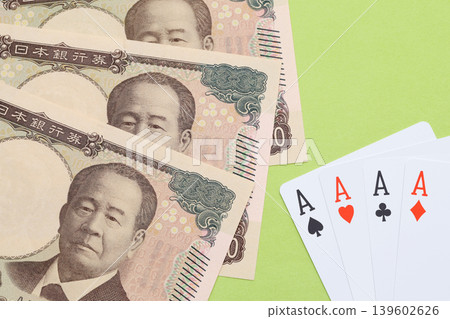 撲克牌和10000日元紙幣 撲克牌和10000日元紙幣 139602626