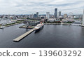 日本丸號停靠橫濱港大棧橋碼頭，遠眺港未來城市景觀。 139603292