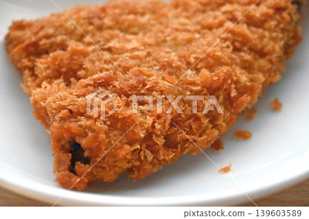 酥脆炸竹莢魚 酥脆炸竹莢魚 139603589