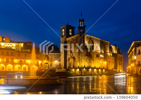 Illuminated Plaza Mayor in evening, Trujillo, Spain Illuminated Plaza Mayor in evening, Trujillo, Spain 139604050