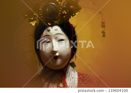 在滋賀縣桐生郡日野町裝飾的玩偶的照片 在滋賀縣桐生郡日野町裝飾的玩偶的照片 139604100
