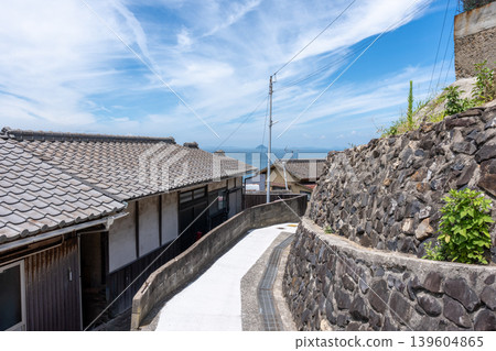 一張香川縣高松市小木島迷宮般小巷的照片。 一張香川縣高松市小木島迷宮般小巷的照片。 139604865