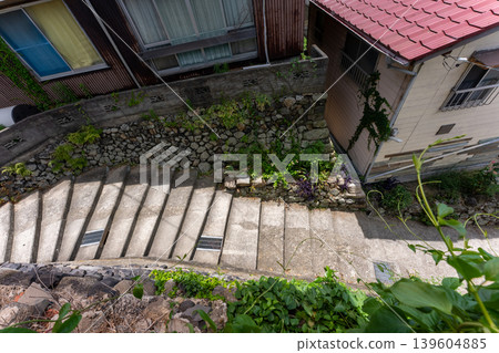 一張香川縣高松市小木島迷宮般小巷的照片。 一張香川縣高松市小木島迷宮般小巷的照片。 139604885