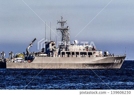 The minesweeper Hirado conducts training voyages for mine clearance and other mine-sweeping operations in the waters around the Japan Maritime Self-Defense Force base in Yokosuka City, Kanagawa Prefecture. The minesweeper Hirado conducts training voyages for mine clearance and other mine-sweeping operations in the waters around the Japan Maritime Self-Defense Force base in Yokosuka City, Kanagawa Prefecture. 139606230