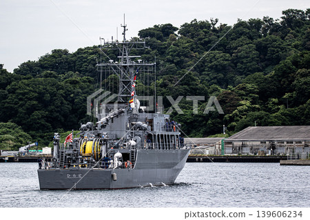 The minesweeper Hirado conducts training voyages for mine clearance and other mine-sweeping operations in the waters around the Japan Maritime Self-Defense Force base in Yokosuka City, Kanagawa Prefecture. The minesweeper Hirado conducts training voyages for mine clearance and other mine-sweeping operations in the waters around the Japan Maritime Self-Defense Force base in Yokosuka City, Kanagawa Prefecture. 139606234