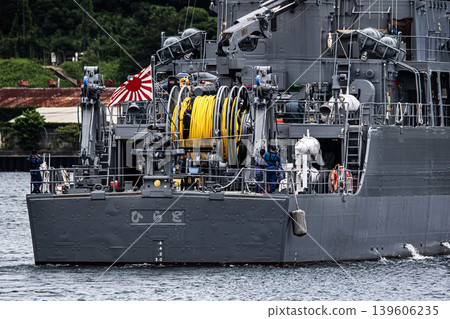 掃雷艦「平戶號」在日本神奈川縣橫須賀市日本海上自衛隊基地附近水域進行掃雷及其他掃雷作業的訓練航行。 掃雷艦「平戶號」在日本神奈川縣橫須賀市日本海上自衛隊基地附近水域進行掃雷及其他掃雷作業的訓練航行。 139606235