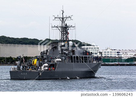 The minesweeper Hirado conducts training voyages for mine clearance and other mine-sweeping operations in the waters around the Japan Maritime Self-Defense Force base in Yokosuka City, Kanagawa Prefecture. The minesweeper Hirado conducts training voyages for mine clearance and other mine-sweeping operations in the waters around the Japan Maritime Self-Defense Force base in Yokosuka City, Kanagawa Prefecture. 139606243