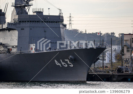 負責掃雷作業的掃雷支援艦「浦賀號」停泊在神奈川郡橫須賀市的日本海上自衛隊基地。 負責掃雷作業的掃雷支援艦「浦賀號」停泊在神奈川郡橫須賀市的日本海上自衛隊基地。 139606279