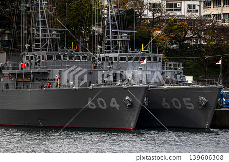 The minesweepers Enoshima and Chichijima, which are responsible for mine clearance and sweeping operations, are moored at the Japan Maritime Self-Defense Force base in Yokosuka City, Kanagawa Prefecture. 139606308