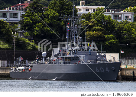 The minesweeper Enoshima, which is responsible for mine clearance and sweeping operations, is docked at the Japan Maritime Self-Defense Force base in Yokosuka City, Kanagawa Prefecture. The minesweeper Enoshima, which is responsible for mine clearance and sweeping operations, is docked at the Japan Maritime Self-Defense Force base in Yokosuka City, Kanagawa Prefecture. 139606309