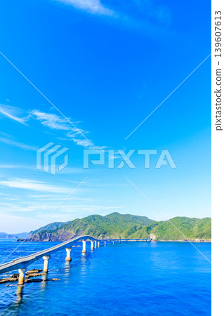 初夏時節，從鳥之須山展望台眺望鹿兒島縣薩摩千台市古式橋 139607613
