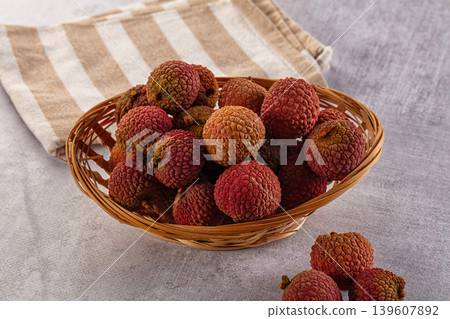 Sweet juicy tropical lychee fruit Sweet juicy tropical lychee fruit 139607892