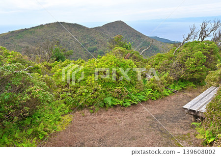 從玉山山頂眺望伊豆半島、伊豆山脊步道、禦尾台。 139608002