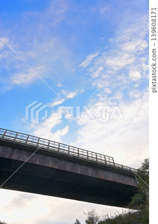 Izu Peninsula's Izu Mountain Ridge Trail, Funahara Pass, Shizuoka Prefectural Road 411 (Nishi-Amagi Plateau Line) viaduct and the morning sky. Izu Peninsula's Izu Mountain Ridge Trail, Funahara Pass, Shizuoka Prefectural Road 411 (Nishi-Amagi Plateau Line) viaduct and the morning sky. 139608171
