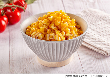 Yellow sweet canned corn grain Yellow sweet canned corn grain 139608397