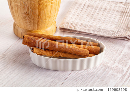 Dry cinnamon sticks aroma heap Dry cinnamon sticks aroma heap 139608398
