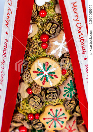 Christmas tree table cones mini decoration for new year 139608945