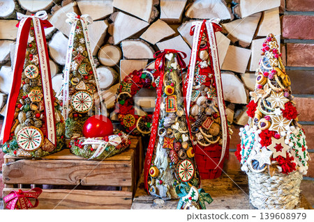 Christmas tree table cones mini decoration for new year 139608979