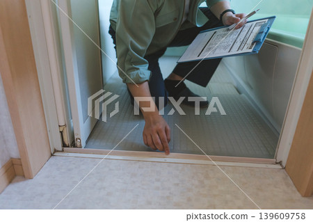 40 something worker 139609758