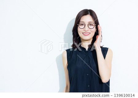 A middle-aged woman wearing glasses A middle-aged woman wearing glasses 139610014