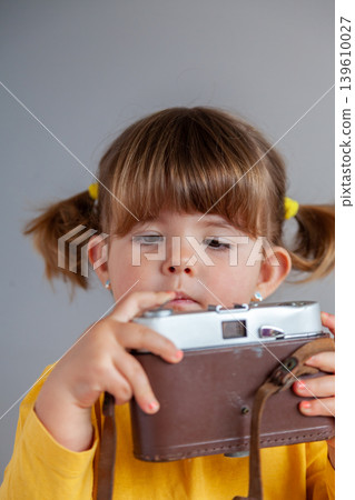 A young girl investigates an old film camera, introducing concepts such as the generation gap. 139610027