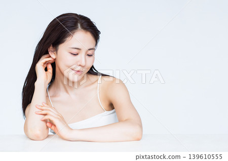 年輕女性的美麗形象 139610555