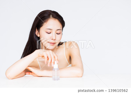 年輕女性的美麗形象 139610562