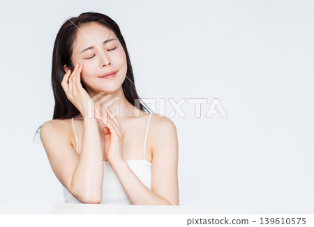Beauty image of young women 139610575