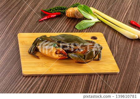 Raw big crab for cooking Raw big crab for cooking 139610781