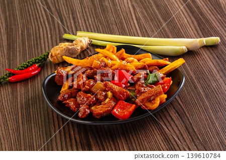 Roasted beef meat with vegetables Roasted beef meat with vegetables 139610784