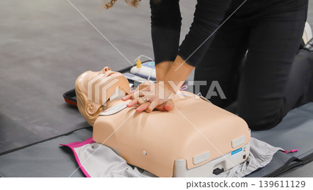BLSD Defibrillator use course. first aid course - company safety - cardiac massage - Basic Life Support BLSD Defibrillator use course. first aid course - company safety - cardiac massage - Basic Life Support 139611129