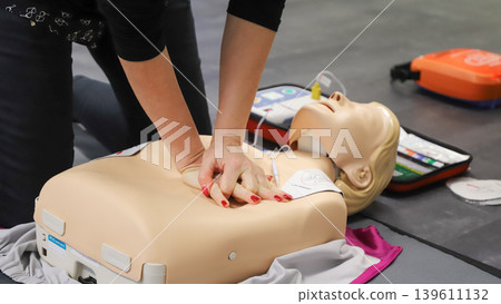 BLSD Defibrillator use course. first aid course - company safety - cardiac massage - Basic Life Support BLSD Defibrillator use course. first aid course - company safety - cardiac massage - Basic Life Support 139611132