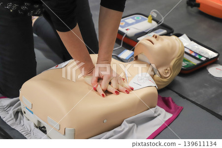 BLSD Defibrillator use course. first aid course - company safety - cardiac massage - Basic Life Support BLSD Defibrillator use course. first aid course - company safety - cardiac massage - Basic Life Support 139611134