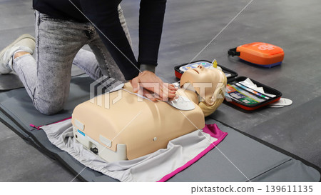 BLSD Defibrillator use course. first aid course - company safety - cardiac massage - Basic Life Support BLSD Defibrillator use course. first aid course - company safety - cardiac massage - Basic Life Support 139611135