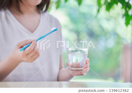 Dental care for women in their 20s Dental care for women in their 20s 139612362