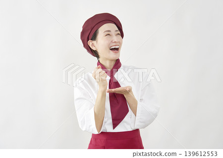 笑容可掬、靈感乍現的女糕點師。 139612553