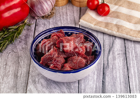 Raw beef meat cubes pieces Raw beef meat cubes pieces 139613083