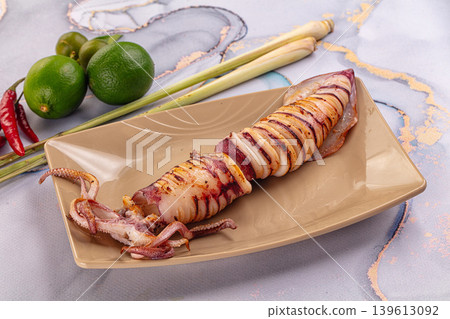 Tasty grilled wild squid with lime 139613092