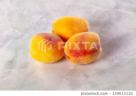 Fresh juicy ripe sweet peaches 139613120