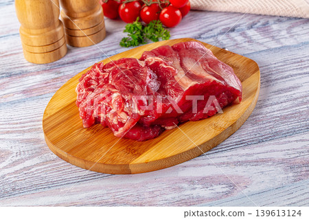 Raw beef cut uncooked fillet Raw beef cut uncooked fillet 139613124