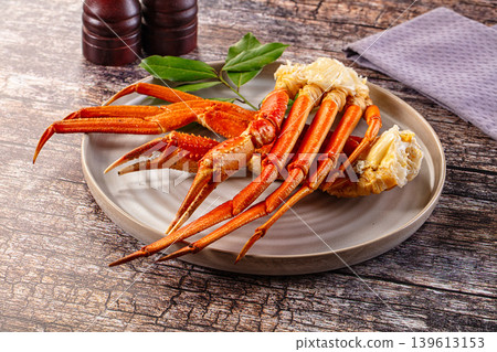 Steamed delicous red crab legs 139613153