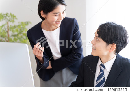 負責訓練下屬業務的經理 139613215