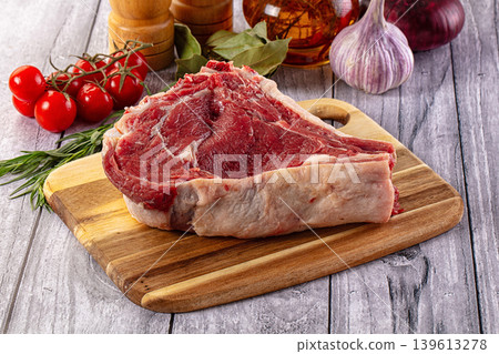 Raw beef thicl edge cut Raw beef thicl edge cut 139613278