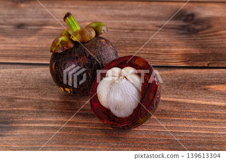 Sweet exotic juicy mangosteen fruit Sweet exotic juicy mangosteen fruit 139613304