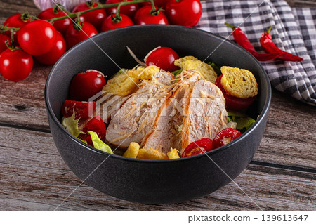 Salad caesar with chicken and croutons Salad caesar with chicken and croutons 139613647