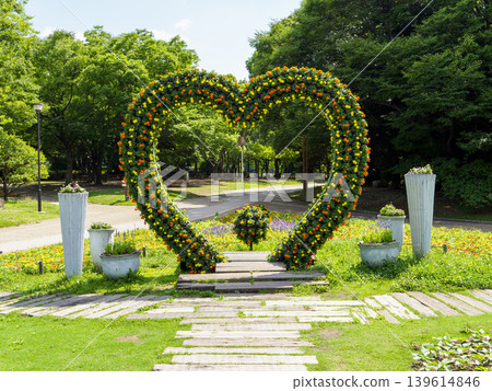 Large flowerbed at Nagai Botanical Garden 139614846