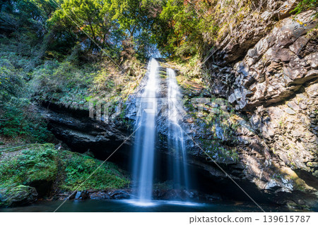 [Japan's Top 100 Waterfalls] Ryuzu-Yaetaki Waterfall, Late Autumn, Otaki Waterfall 1, Unnan City, Shimane Prefecture 139615787
