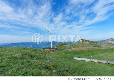 四國喀斯特的空中之路和喀斯特高原的壯麗景色 四國喀斯特的空中之路和喀斯特高原的壯麗景色 139615855